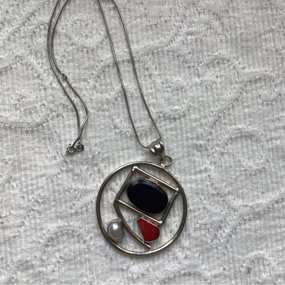 three pieces of pendant necklaces - Picture 11 of 12